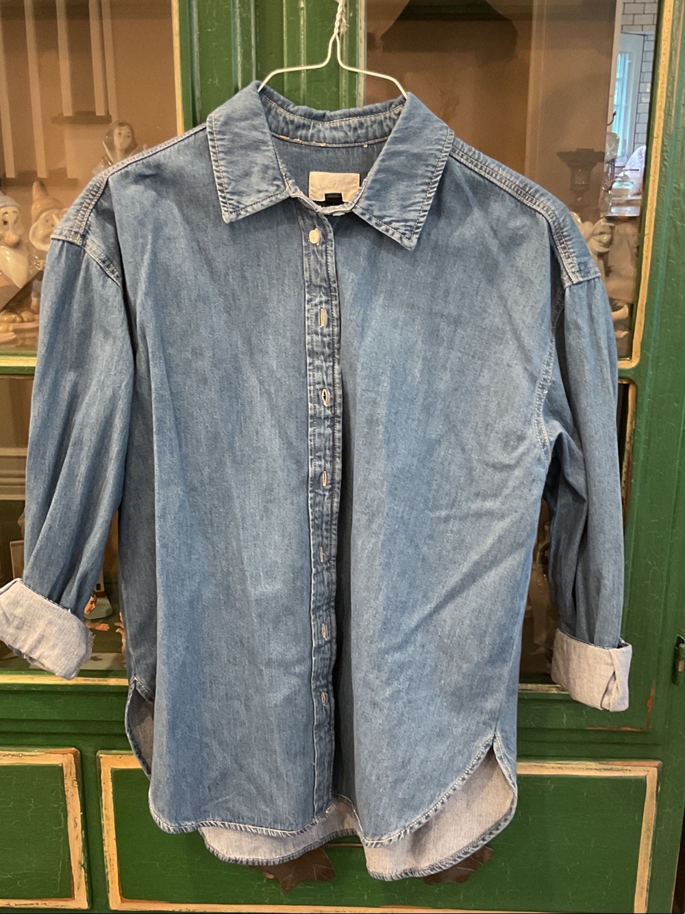 Universal Thread Medium Denim Button-Up in Blue
